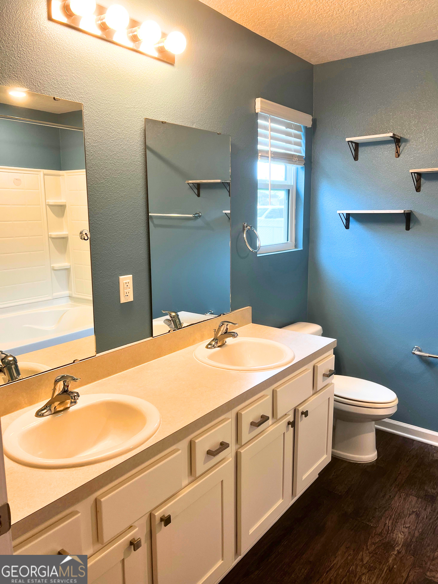 129 Holston Circle Kingsland, GA 31548 - Photo 24 of 25 a bathroom with a sink and a mirror