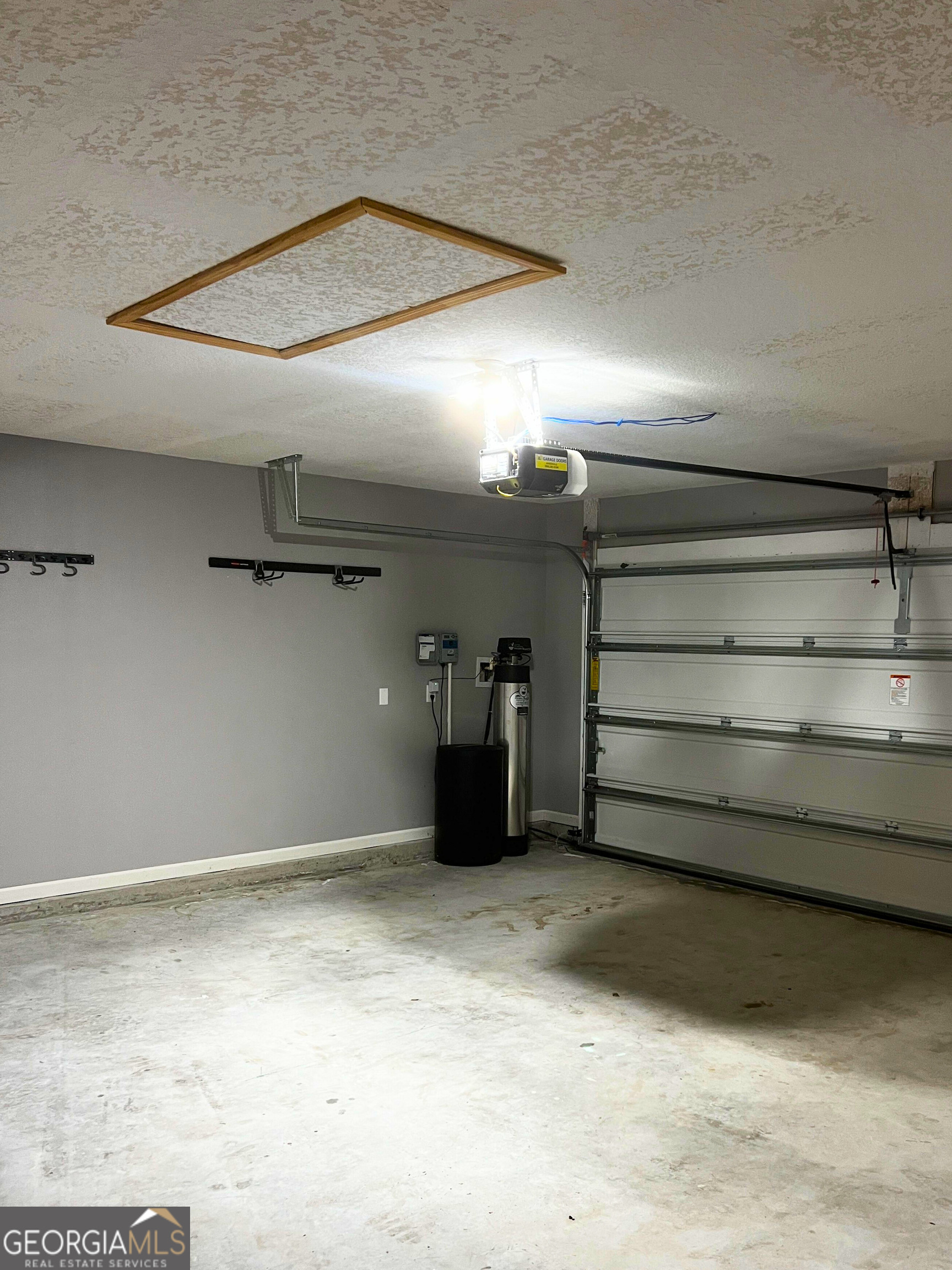 129 Holston Circle Kingsland, GA 31548 - Photo 8 of 25 a view of a garage