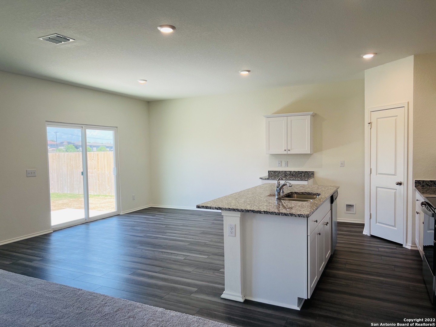 8907 Colony Meadow Converse, TX 78109 - Photo 6 of 31