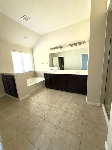 en view of an empty room with a window