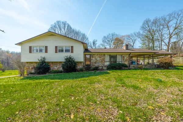 $425,000 | 724 Watts Bar Highway, Spring City, TN 37381