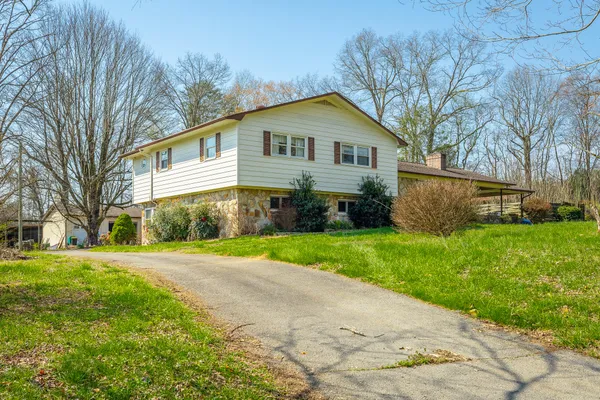 $425,000 | 724 Watts Bar Highway, Spring City, TN 37381