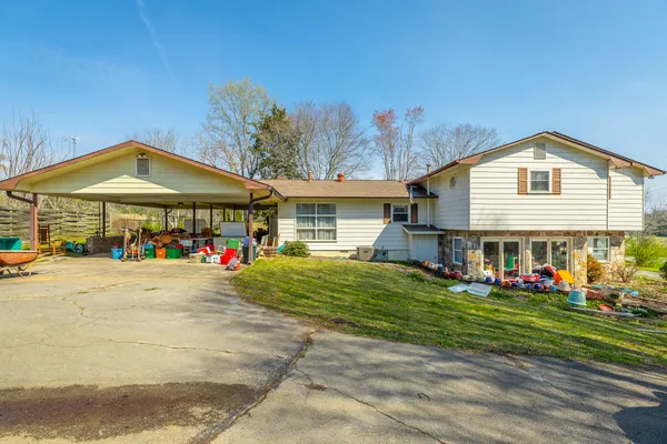 $425,000 | 724 Watts Bar Highway, Spring City, TN 37381