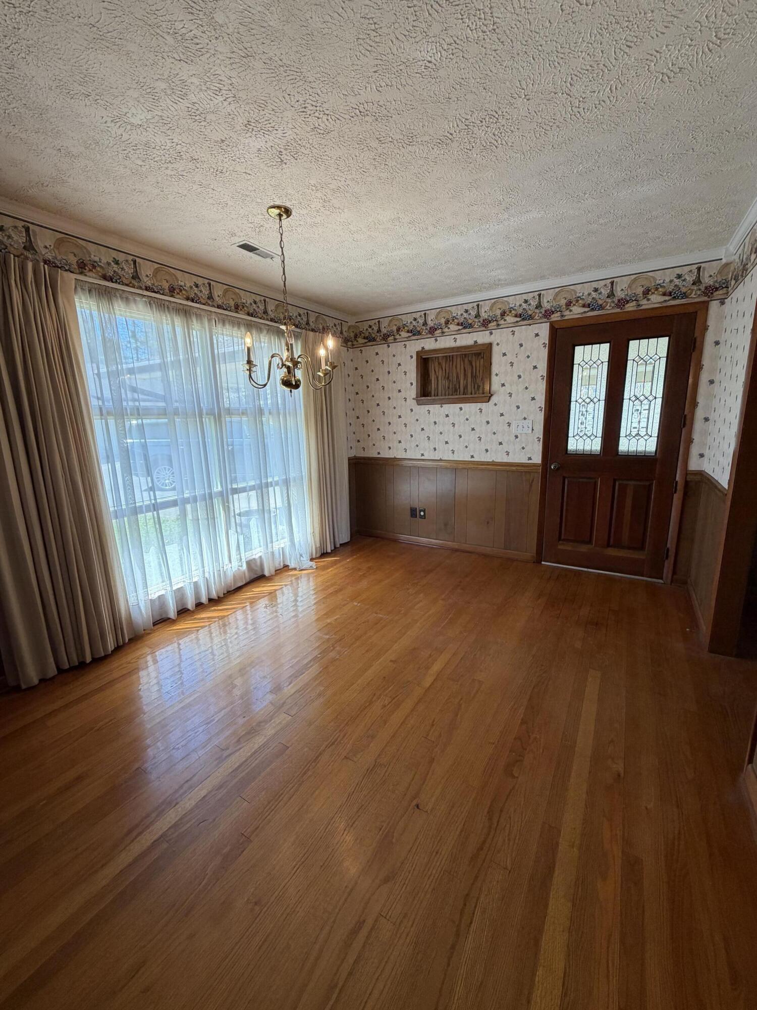 724 Watts Bar Highway Spring City, TN 37381 - Photo 10 of 28 Dining area