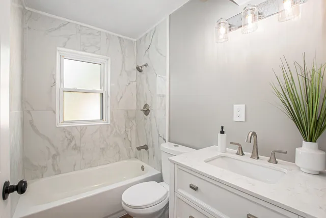 $247,900 | 4662 Tolland Avenue, Holt, MI 48842