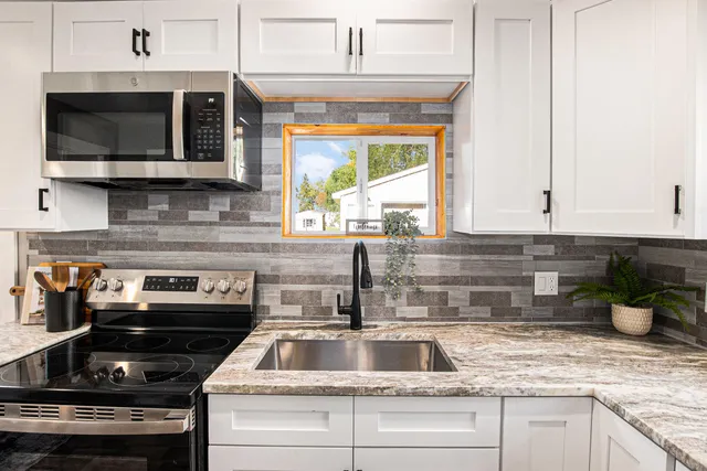 $247,900 | 4662 Tolland Avenue, Holt, MI 48842