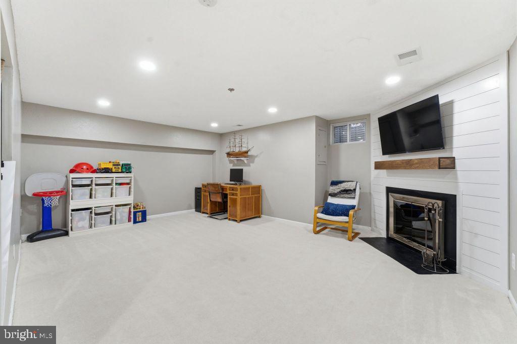 9118 Galbreth Court Springfield, VA 22153 - Photo 31 of 43