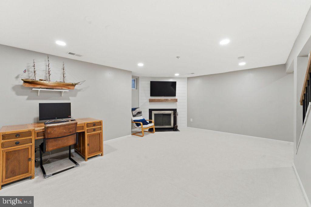 9118 Galbreth Court Springfield, VA 22153 - Photo 32 of 43