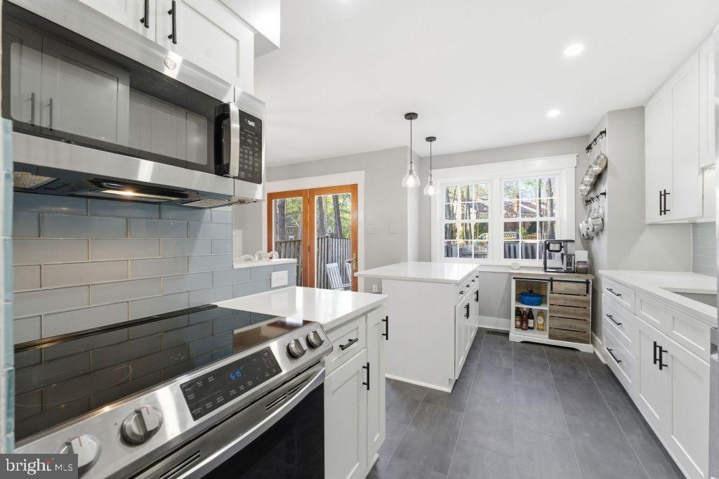 9118 Galbreth Court Springfield, VA 22153 - Photo 9 of 43