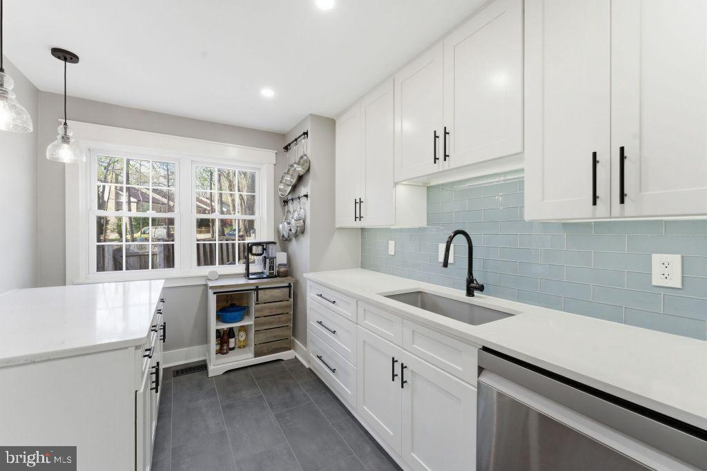 9118 Galbreth Court Springfield, VA 22153 - Photo 10 of 43