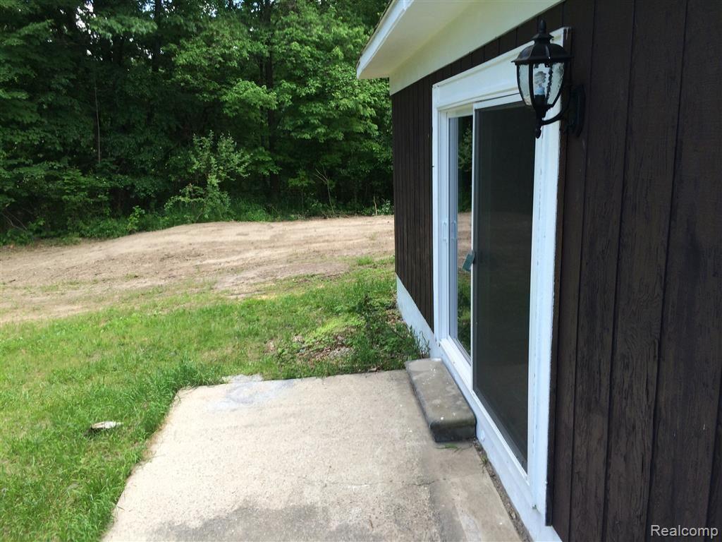 13045 White Lake Road Fenton, MI 48430 - Photo 20 of 30 Patio off of living room doorwall.