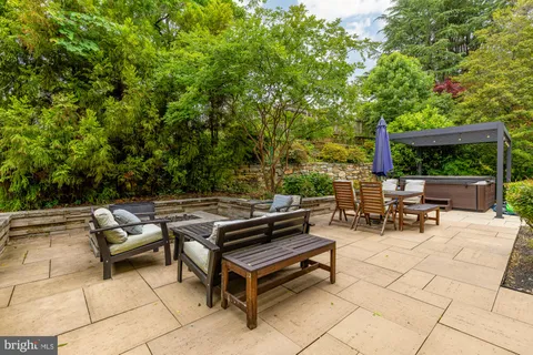 $2,750,000 | 3701-38 38th Street North, Arlington, VA 22207