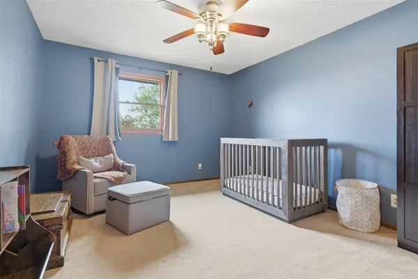 a view of livingroom with furniture