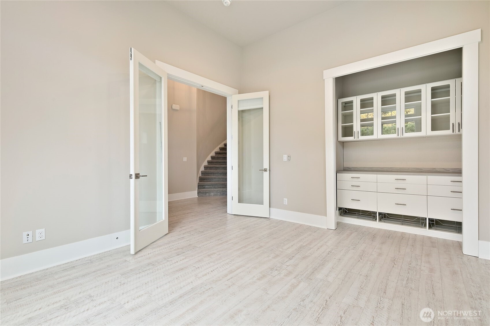 11575 Southeast 81st Street Newcastle, WA 98056 - Photo 3 of 40 an empty room with a closet and mirrors