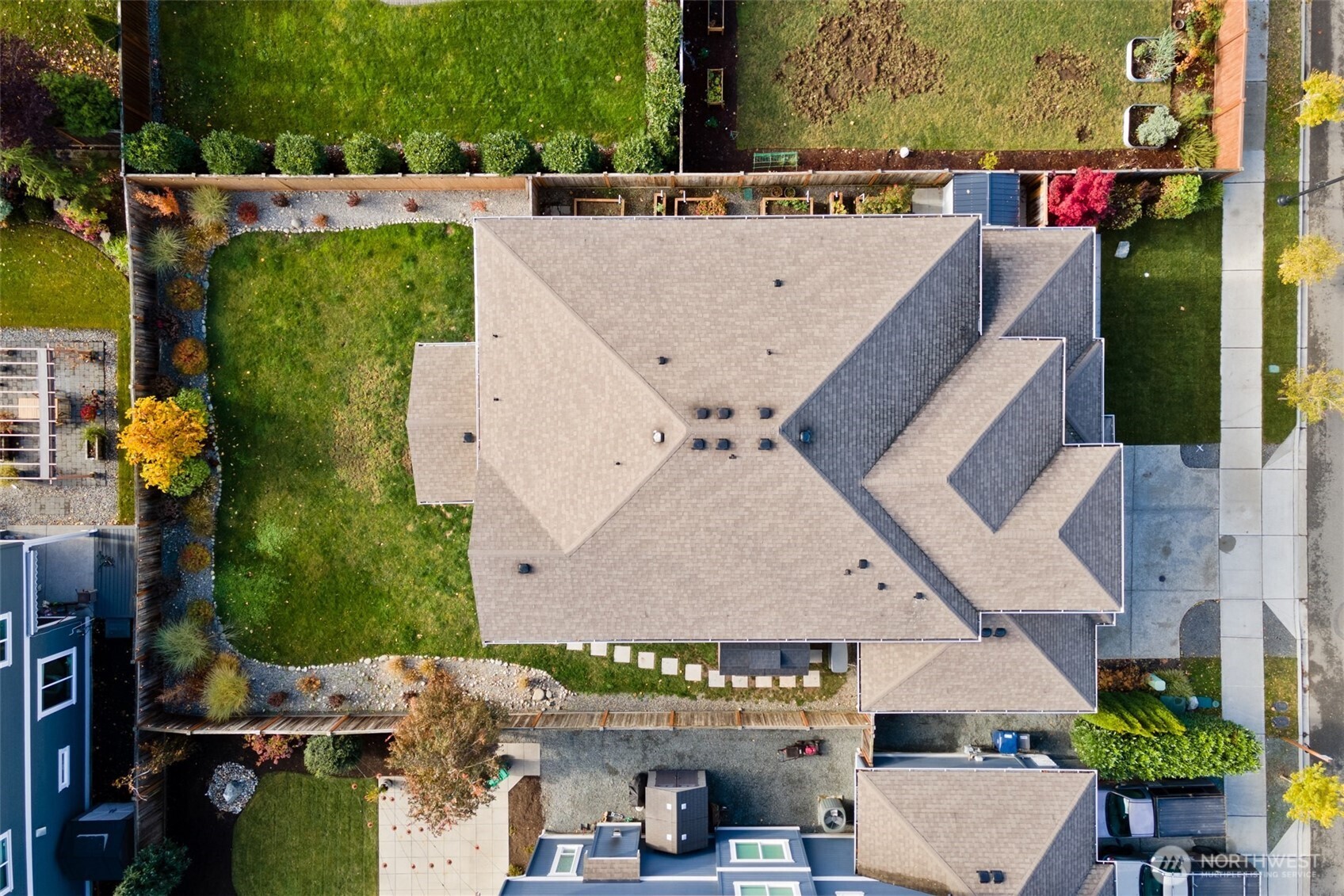 11575 Southeast 81st Street Newcastle, WA 98056 - Photo 37 of 40 an aerial view of a house with a yard and plants