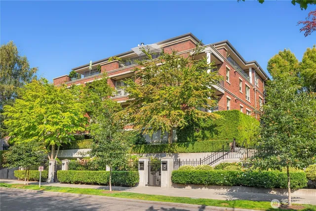 $1,150,000 | 726 Boylston Avenue East, Unit 9, Seattle, WA 98102