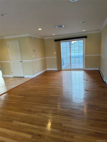 $6,000 | 72 North Fordham Road, Hicksville, NY 11801