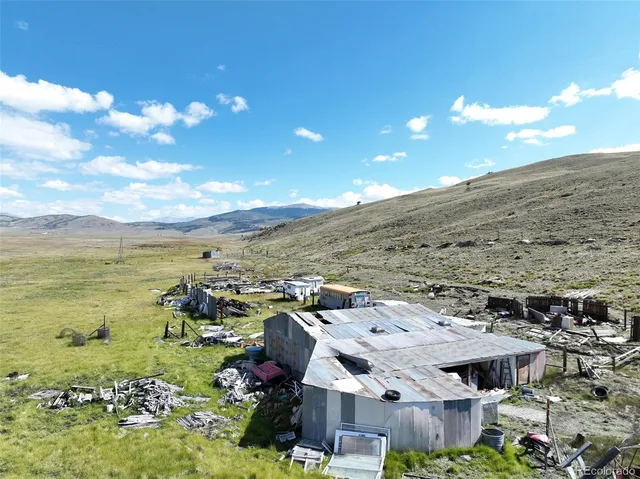 a view of roof with sitting area