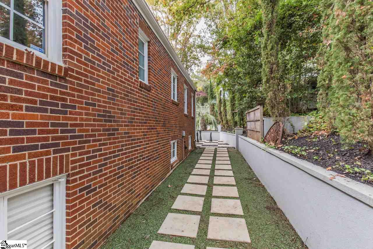 108 Fernwood Lane Greenville, SC 29607 - Photo 32 of 36 Gallery Image 32