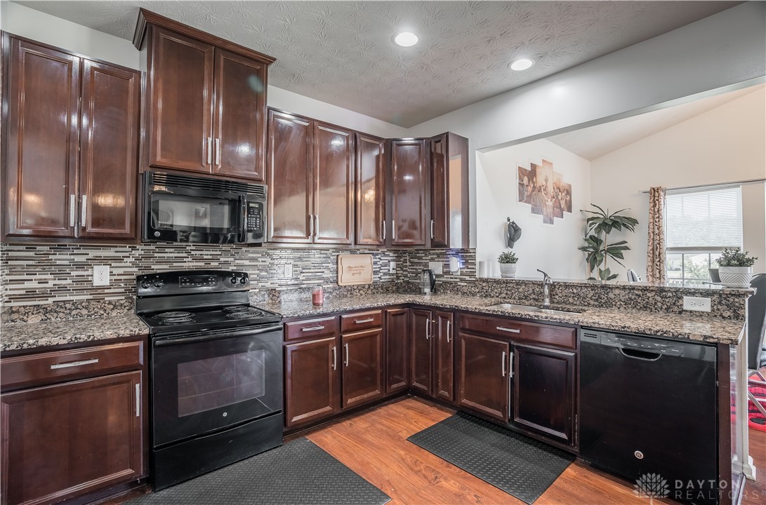 512 Reading Road Dayton, OH 45404 - Photo 11 of 42