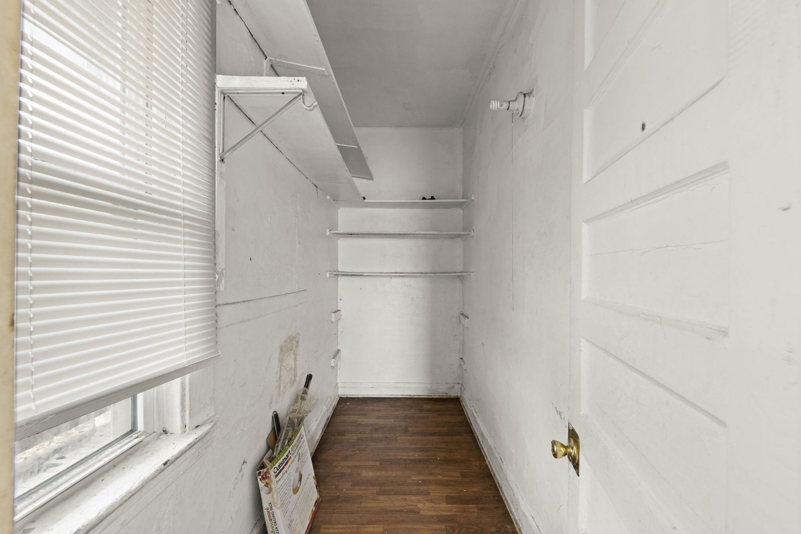 910 St Charles Road Maywood, IL 60153 - Photo 5 of 13 a view of a hallway