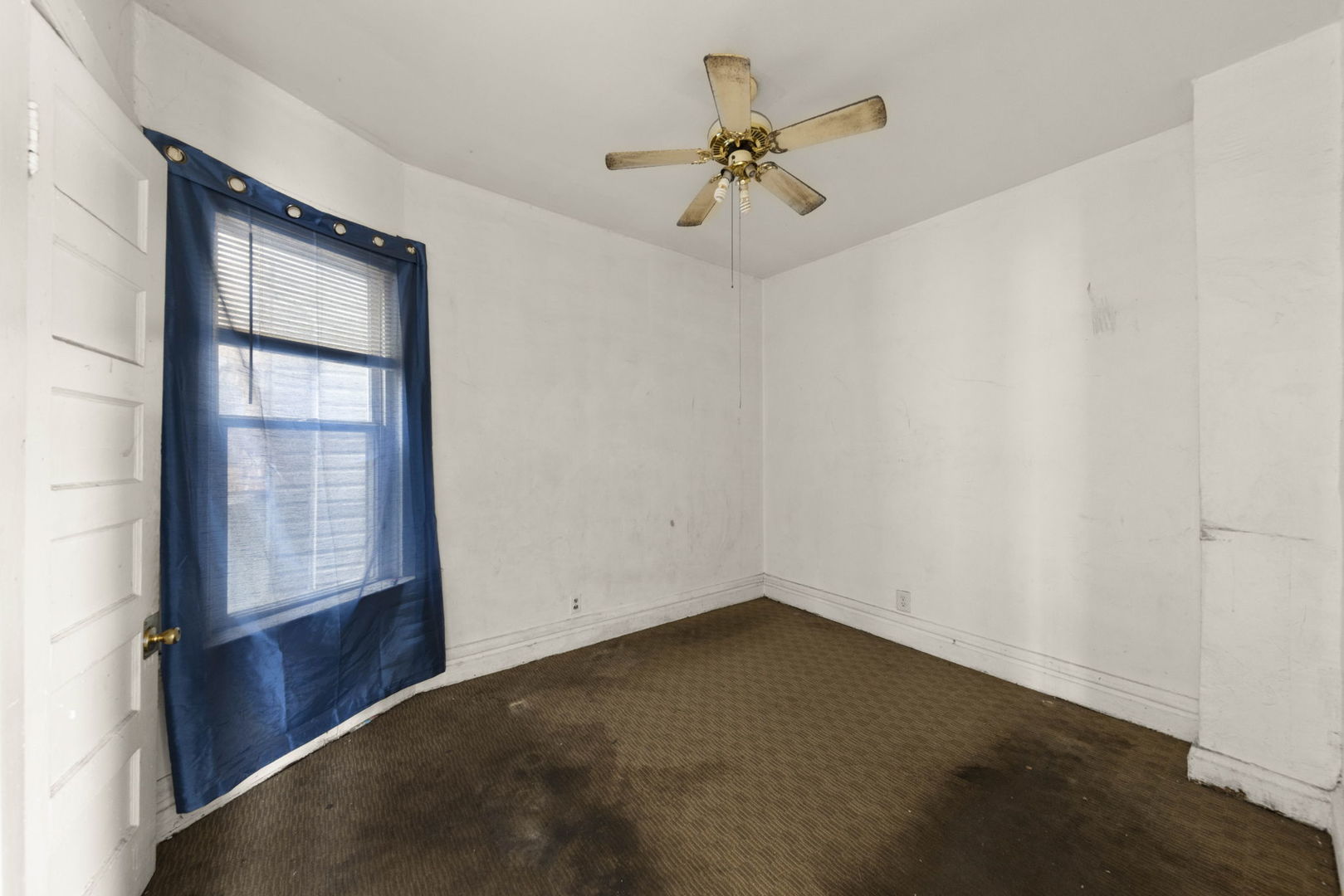 910 St Charles Road Maywood, IL 60153 - Photo 8 of 13 an empty room with a window and ceiling fan