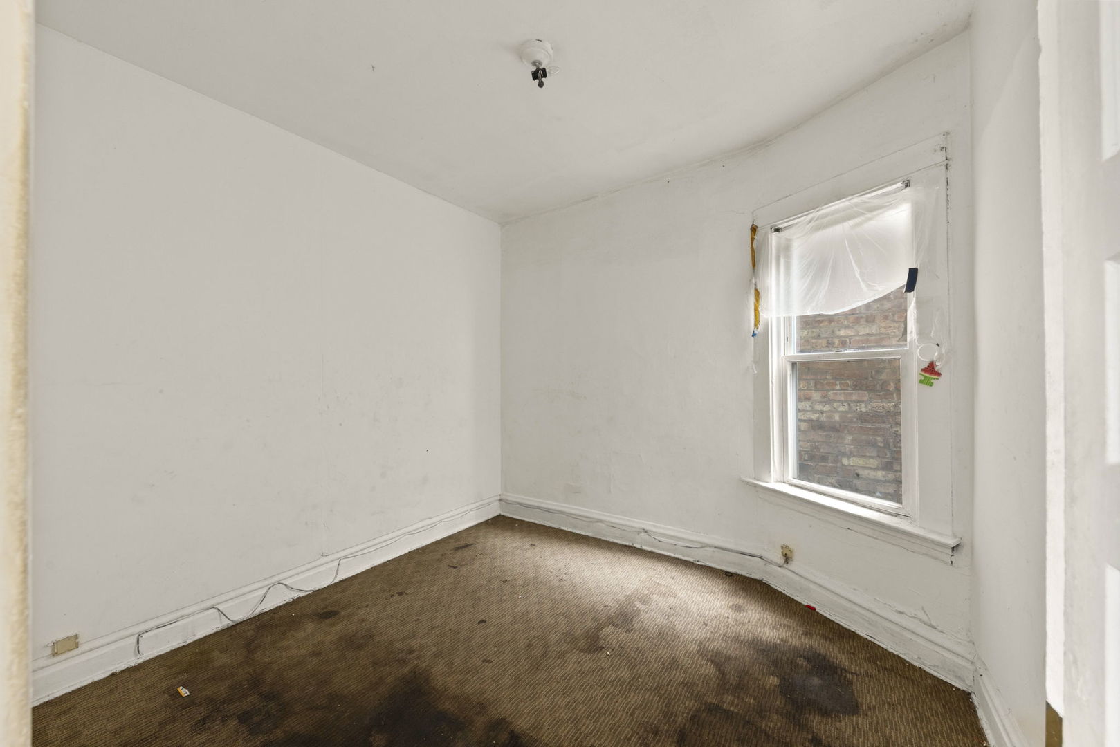 910 St Charles Road Maywood, IL 60153 - Photo 9 of 13 an empty room with a window