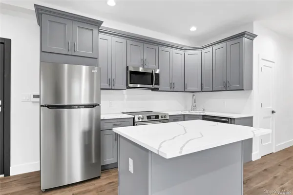 $4,000 | 533 Greenwich Street, Unit 1D, Hempstead, NY 11550