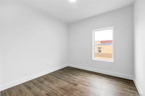 $4,000 | 533 Greenwich Street, Unit 1D, Hempstead, NY 11550