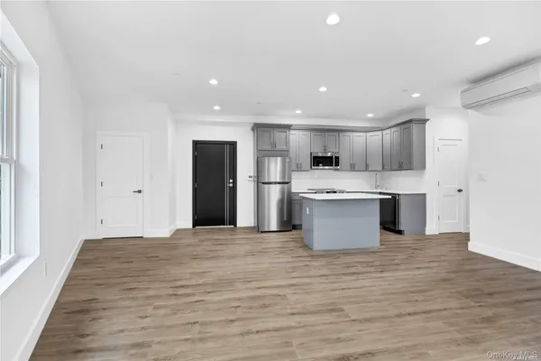 $4,000 | 533 Greenwich Street, Unit 1D, Hempstead, NY 11550