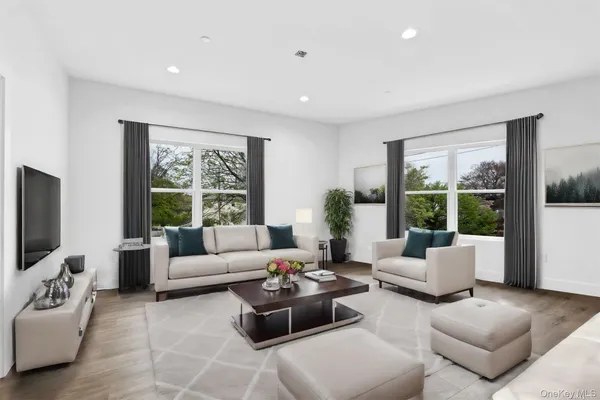 $4,000 | 533 Greenwich Street, Unit 1D, Hempstead, NY 11550