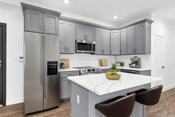 $4,000 | 533 Greenwich Street, Unit 1D, Hempstead, NY 11550