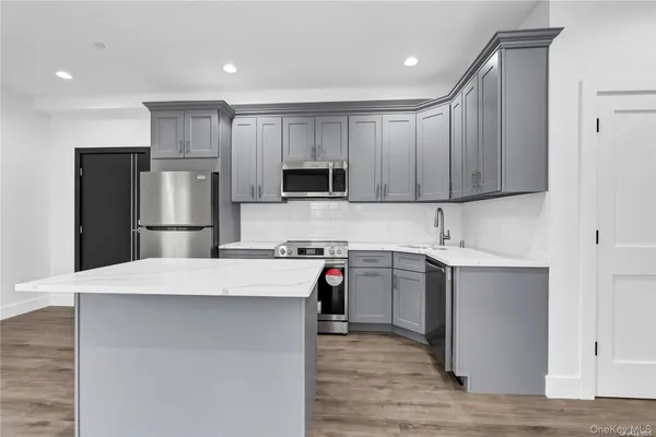 $4,000 | 533 Greenwich Street, Unit 1D, Hempstead, NY 11550