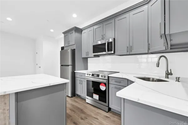 $4,000 | 533 Greenwich Street, Unit 1D, Hempstead, NY 11550