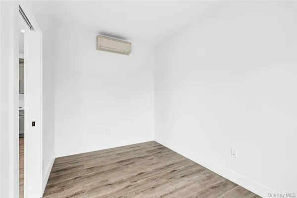 $4,000 | 533 Greenwich Street, Unit 1D, Hempstead, NY 11550