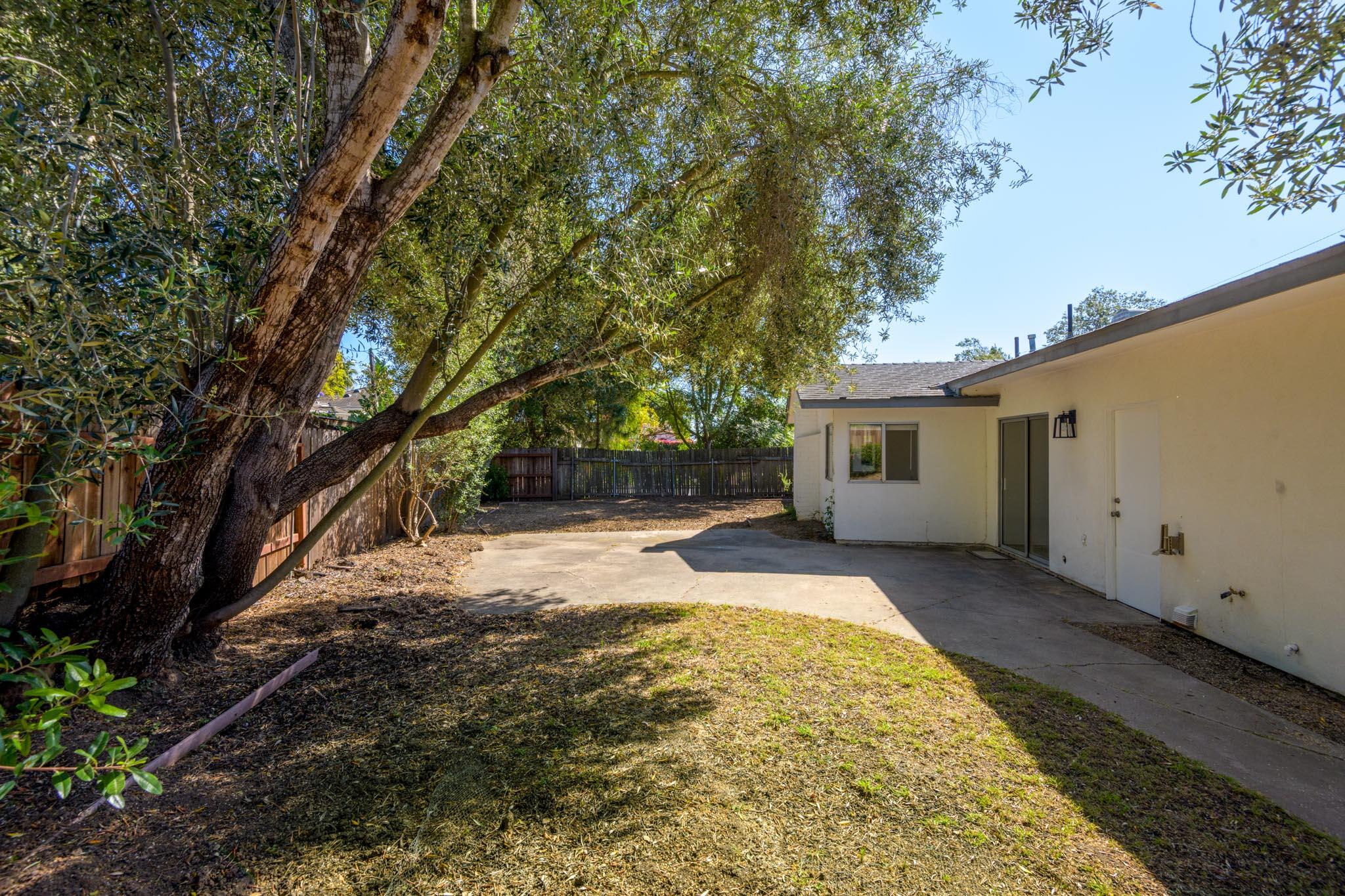 1062 North San Marcos Road Santa Barbara, CA 93111 - Photo 2 of 21 02