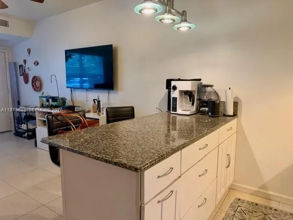 $1,900 | 2445 Lake Pancoast Drive, Unit 7, Miami Beach, FL 33140