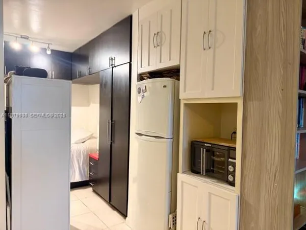 $1,900 | 2445 Lake Pancoast Drive, Unit 7, Miami Beach, FL 33140