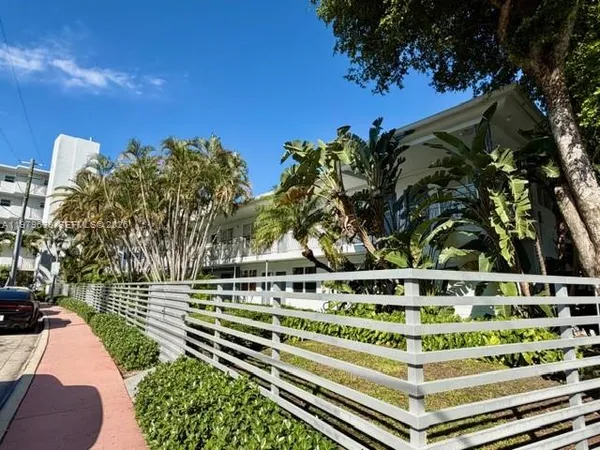 $1,900 | 2445 Lake Pancoast Drive, Unit 7, Miami Beach, FL 33140