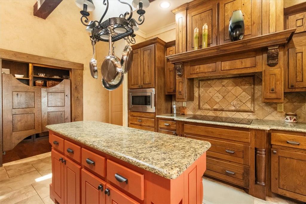 120 Trail Ridge Weatherford, TX 76087 - Photo 22 of 37 Kitchen w island , pots and pans drawers