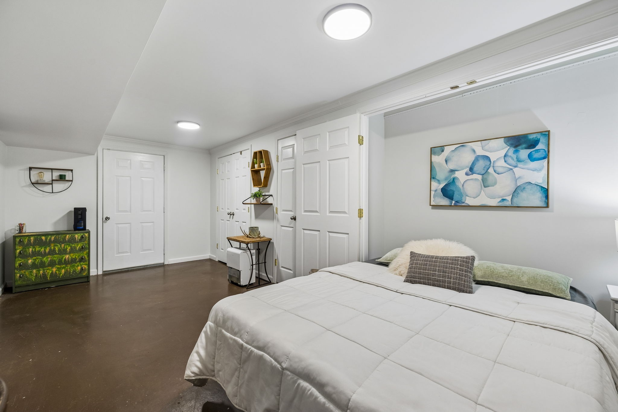 518 Ridgemont Drive Dickson, TN 37055 - Photo 37 of 67 a bedroom with a bed and a couch
