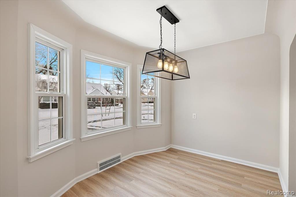 852 Cambridge Road Berkley, MI 48072 - Photo 9 of 33 Gallery Image 9