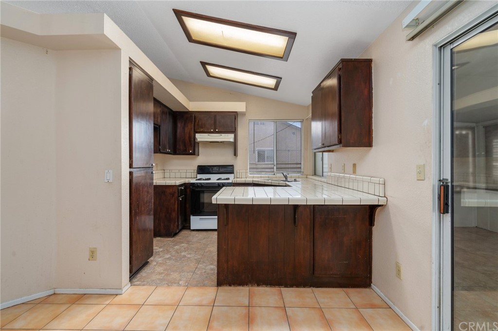 8006 Kingston Avenue Hesperia, CA 92345 - Photo 13 of 36