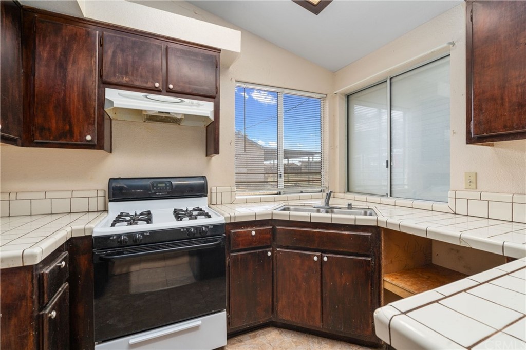 8006 Kingston Avenue Hesperia, CA 92345 - Photo 15 of 36