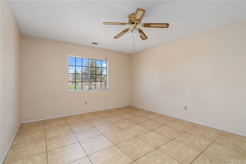 8006 Kingston Avenue Hesperia, CA 92345 - Photo 22 of 36