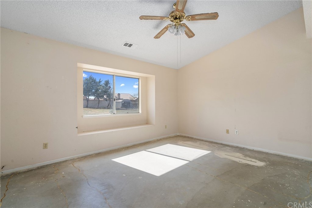 8006 Kingston Avenue Hesperia, CA 92345 - Photo 25 of 36