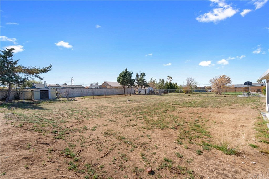 8006 Kingston Avenue Hesperia, CA 92345 - Photo 31 of 36