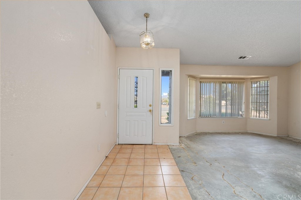 8006 Kingston Avenue Hesperia, CA 92345 - Photo 6 of 36