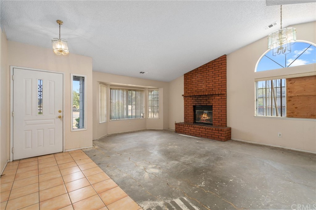 8006 Kingston Avenue Hesperia, CA 92345 - Photo 7 of 36