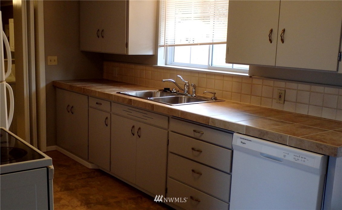 1714 Shattuck Avenue South Renton, WA 98055 - Photo 4 of 9 Gallery Image 4